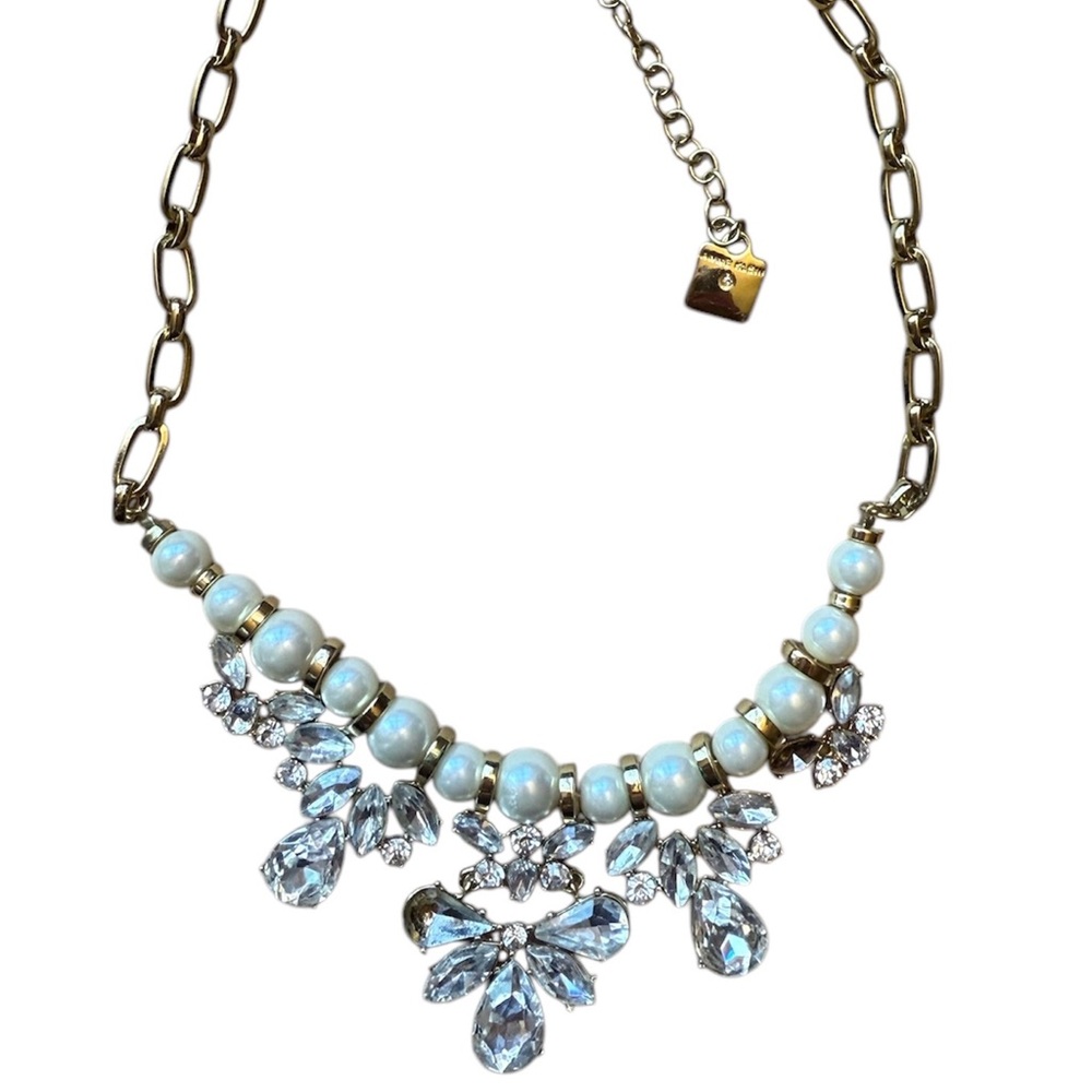 Elegant Gold and White Pearl Necklace